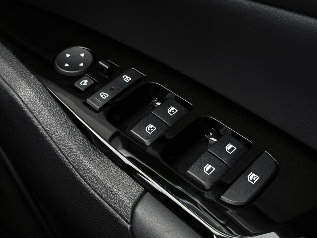 Kia Sportage thumbnail Misc Controls