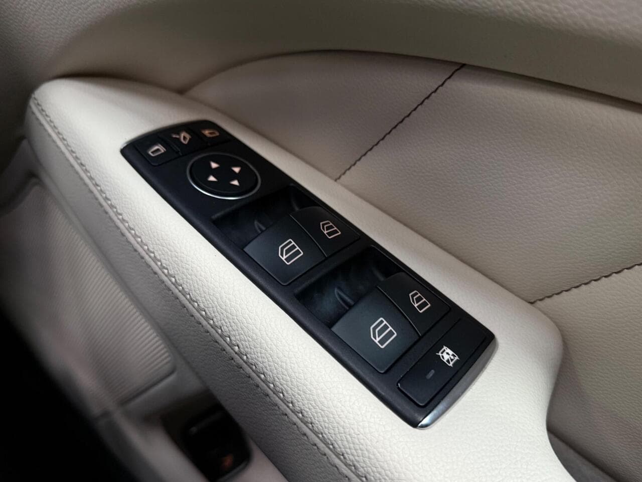 Mercedes-Benz CLS thumbnail Misc Controls