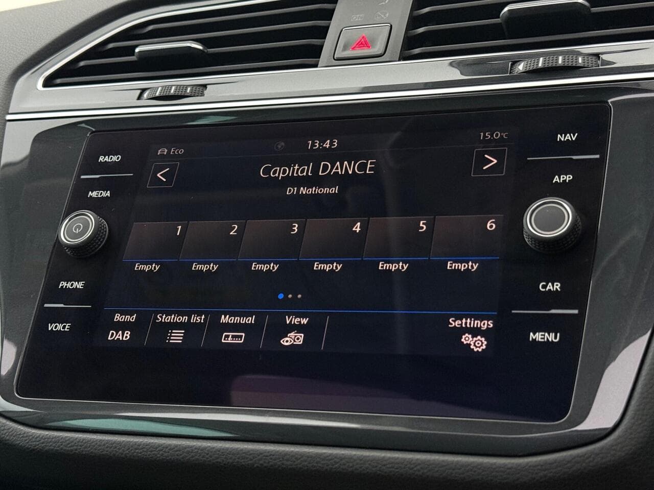 Volkswagen Tiguan thumbnail Infotainment System