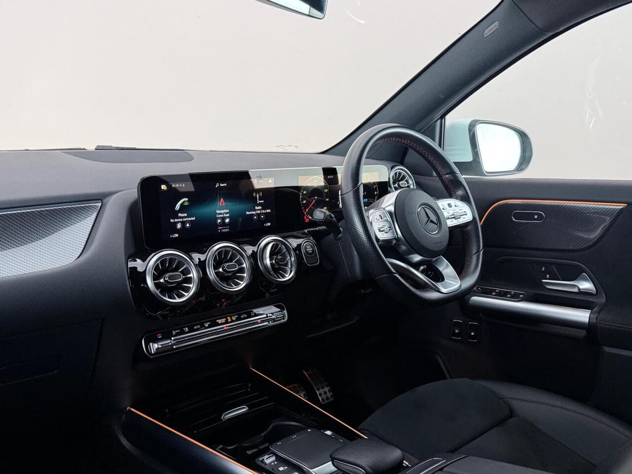 Mercedes-Benz GLA thumbnail Interior Front