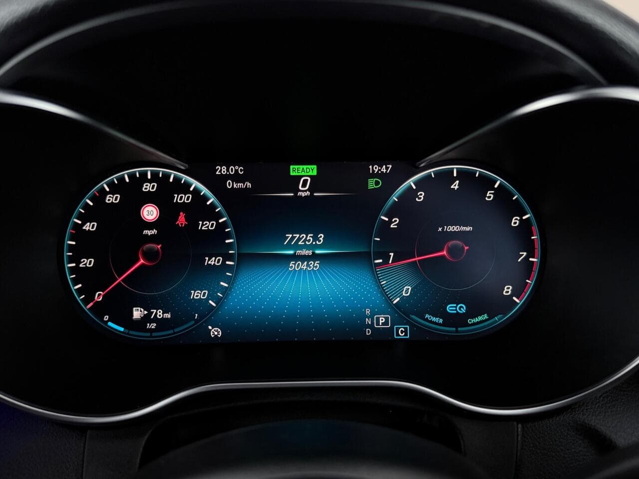 Mercedes-Benz C Class thumbnail Driver Instruments