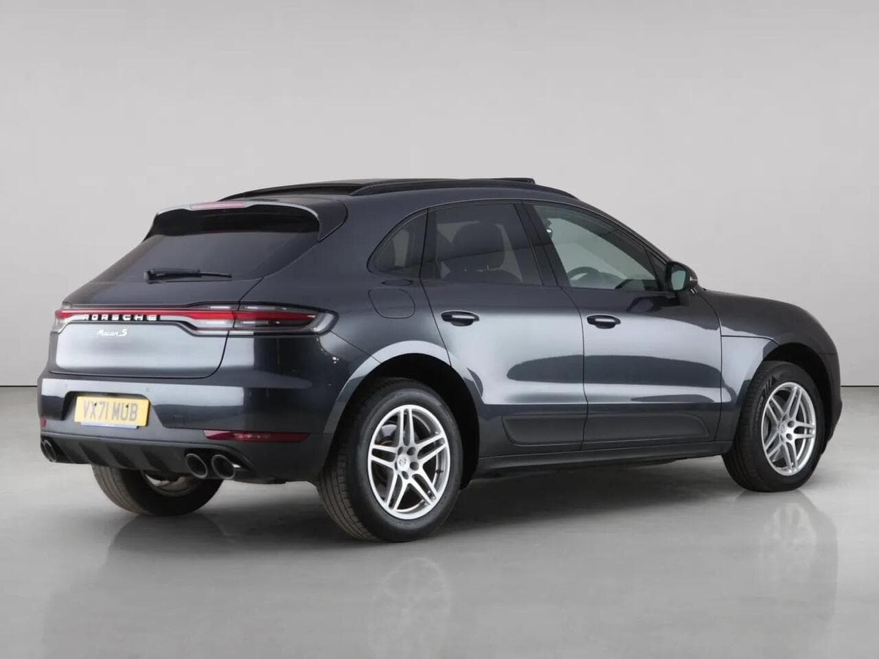 Porsche Macan thumbnail Rear Right