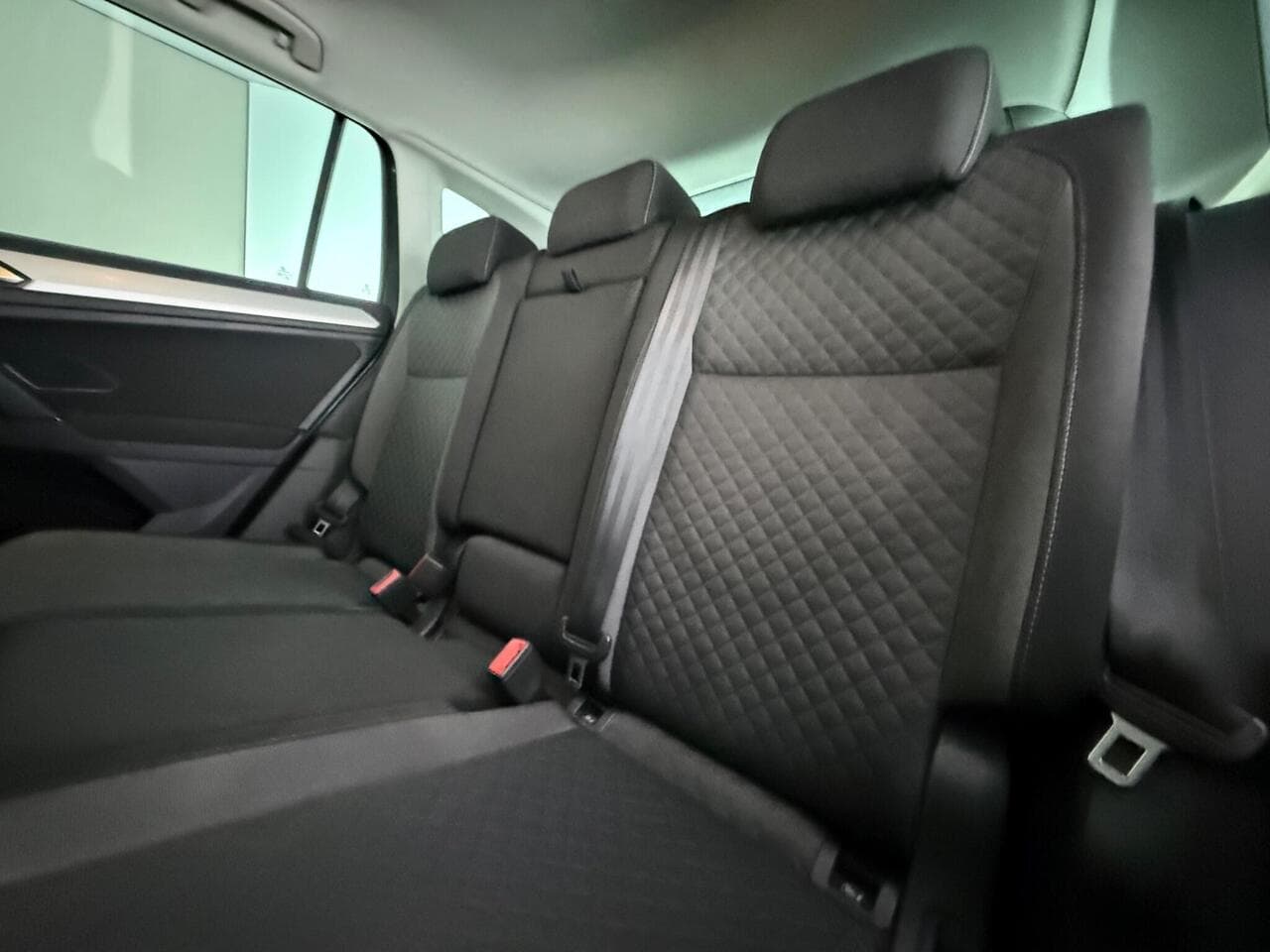 Volkswagen Tiguan thumbnail Seats Rear
