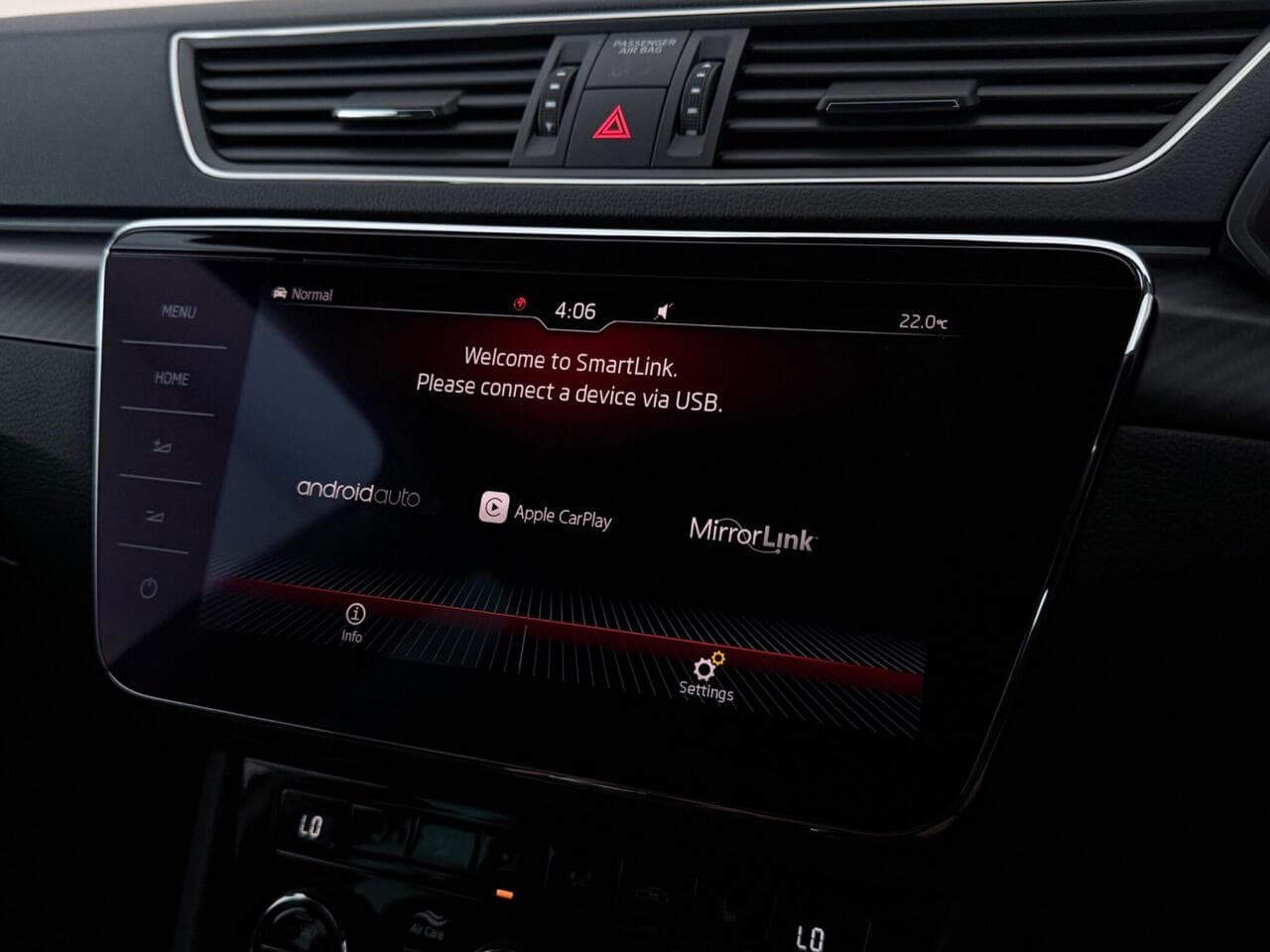 Skoda Superb thumbnail Infotainment System