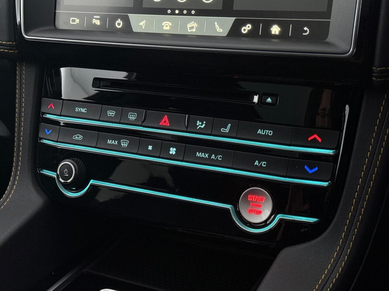 Jaguar F-PACE thumbnail Infotainment System