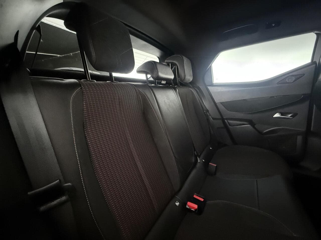 DS AUTOMOBILES DS 3 CROSSBACK thumbnail Seats Rear
