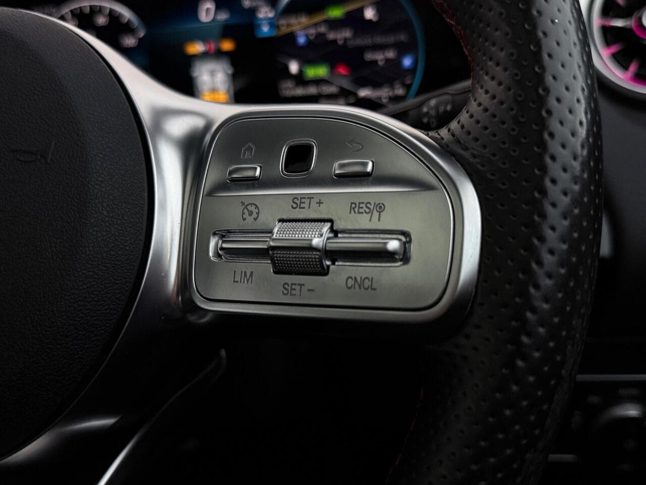 Mercedes-Benz EQA thumbnail Misc Controls