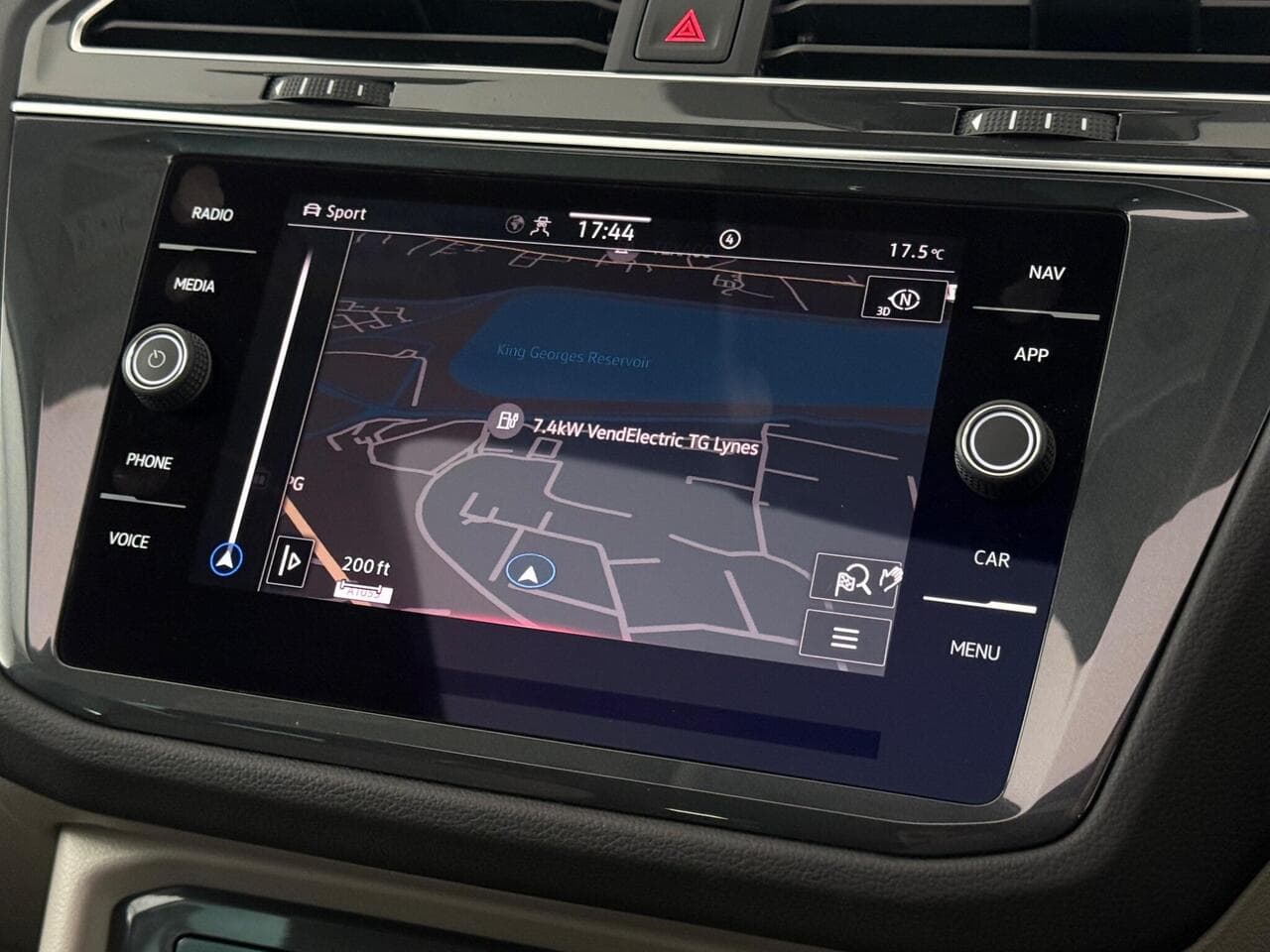 Volkswagen Tiguan thumbnail Infotainment System