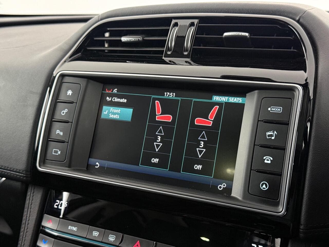 Jaguar F-PACE thumbnail Infotainment System