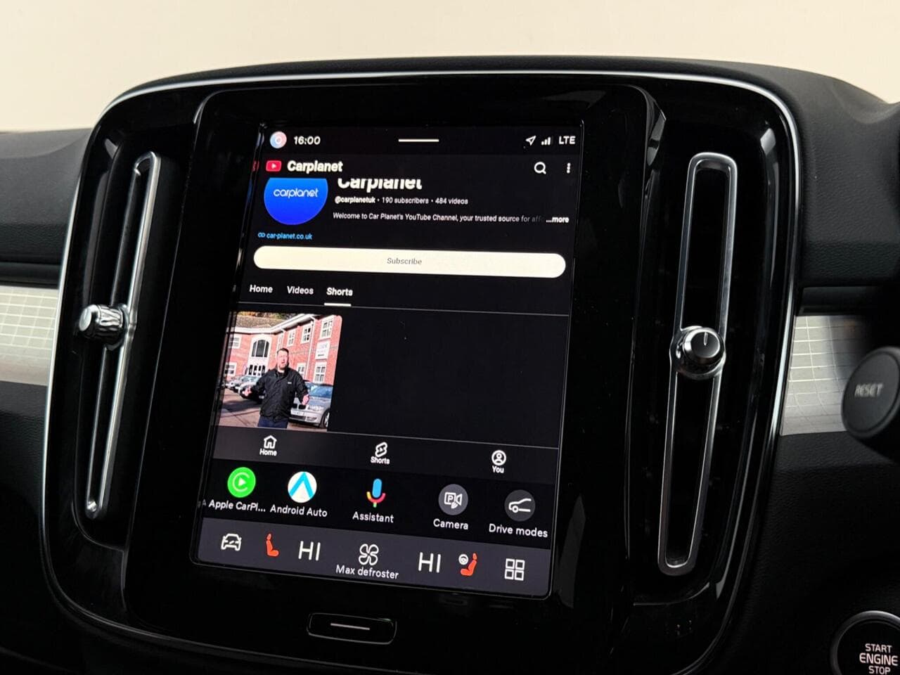 Volvo XC40 thumbnail Infotainment System