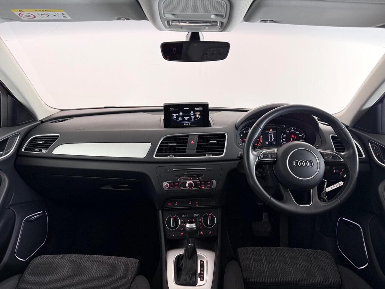 Audi Q3 thumbnail Interior Front