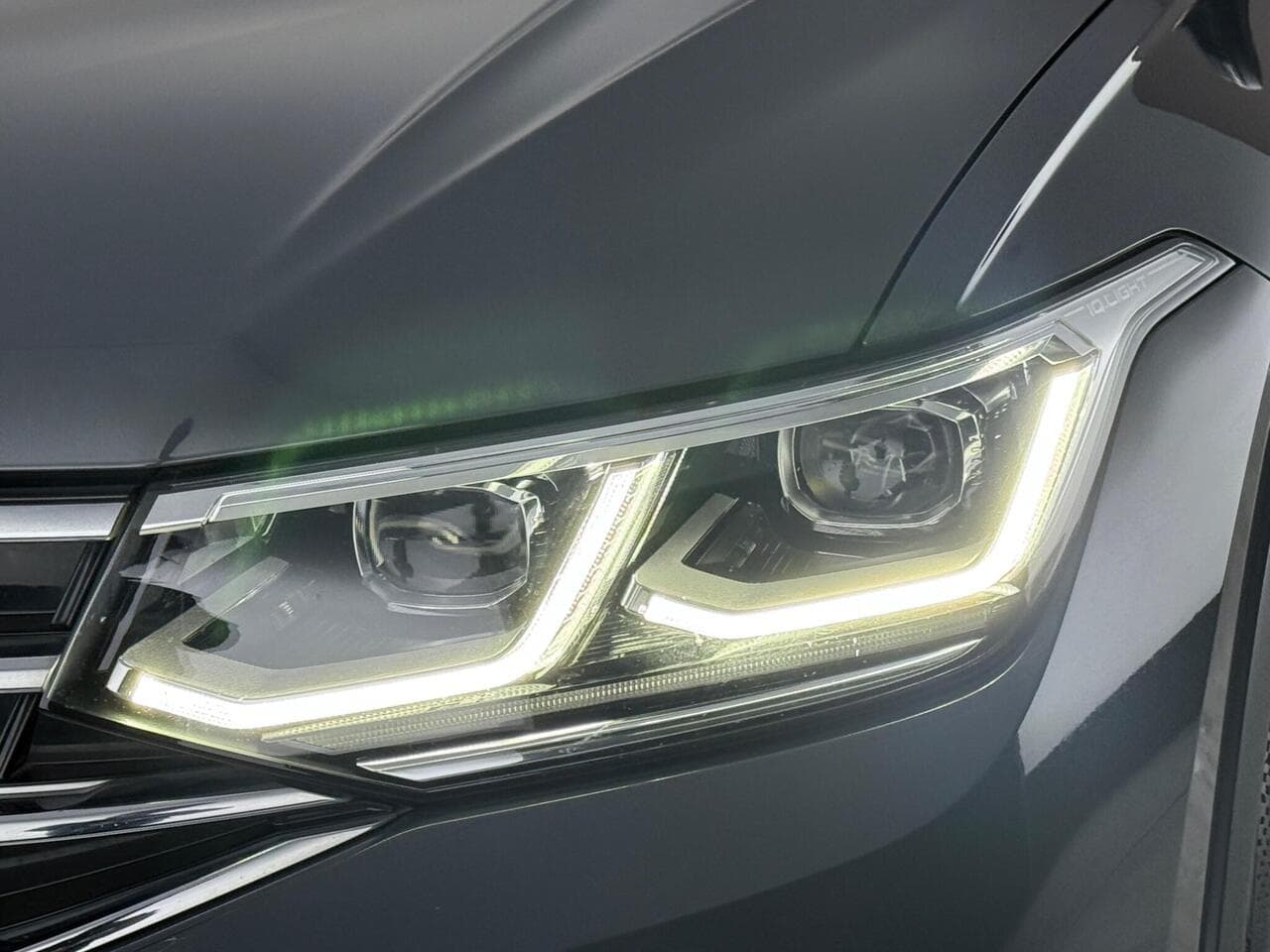 Volkswagen Tiguan thumbnail Lights Front