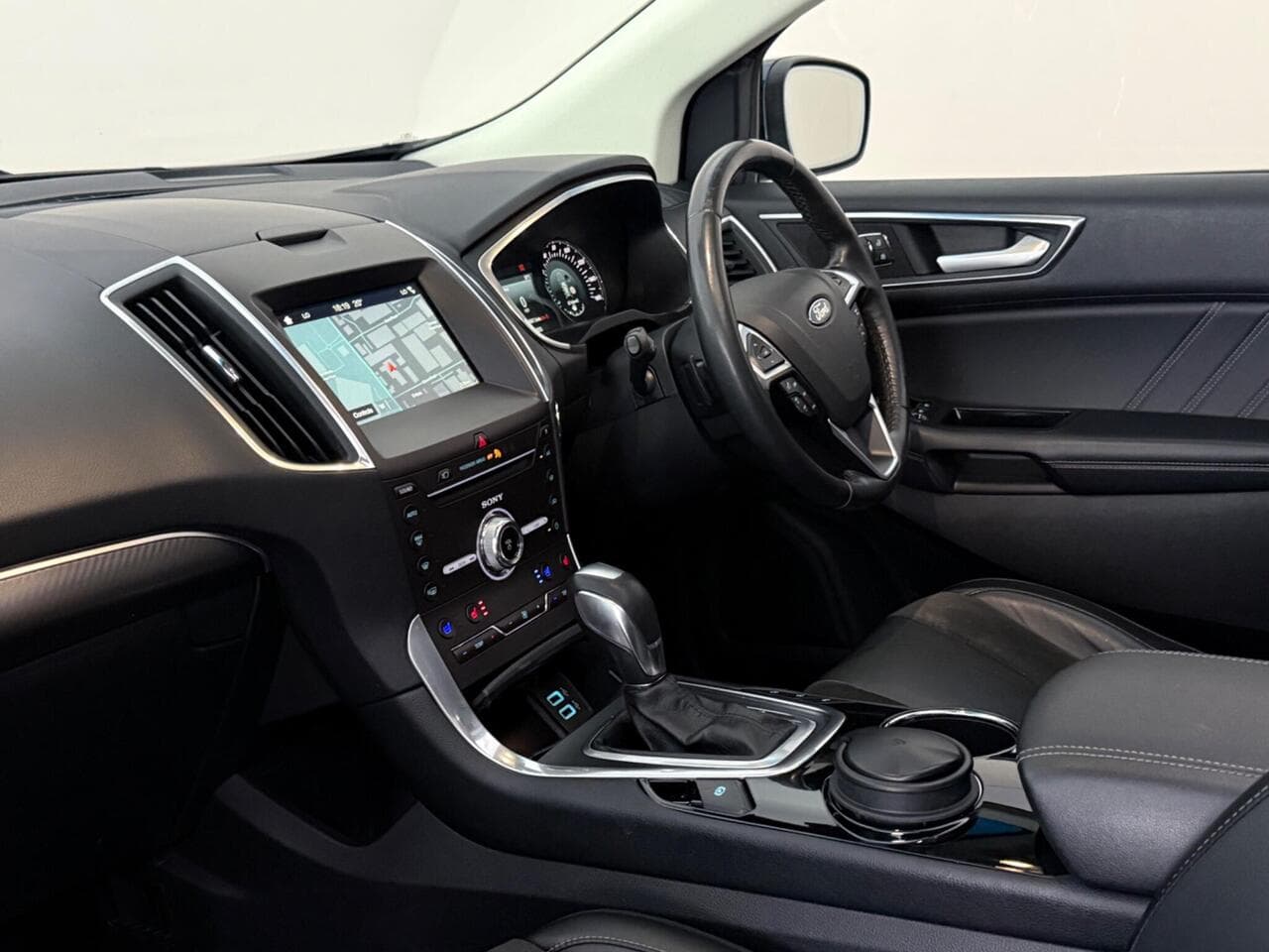 Ford Edge thumbnail Interior Front