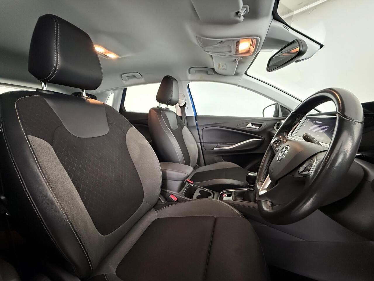 Vauxhall Grandland thumbnail Seat Driver