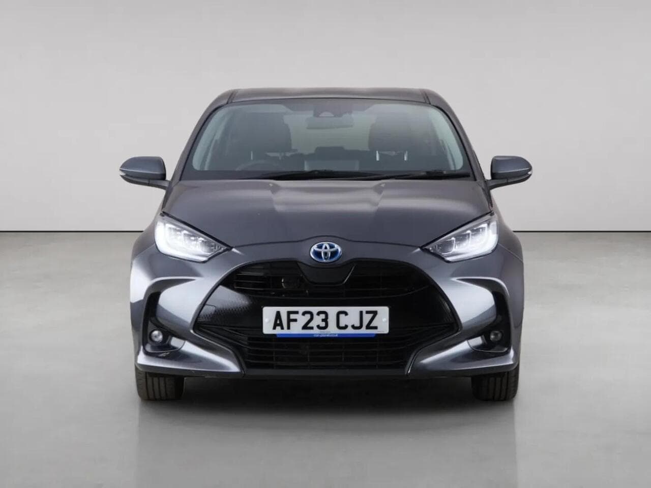 Toyota Yaris thumbnail Front