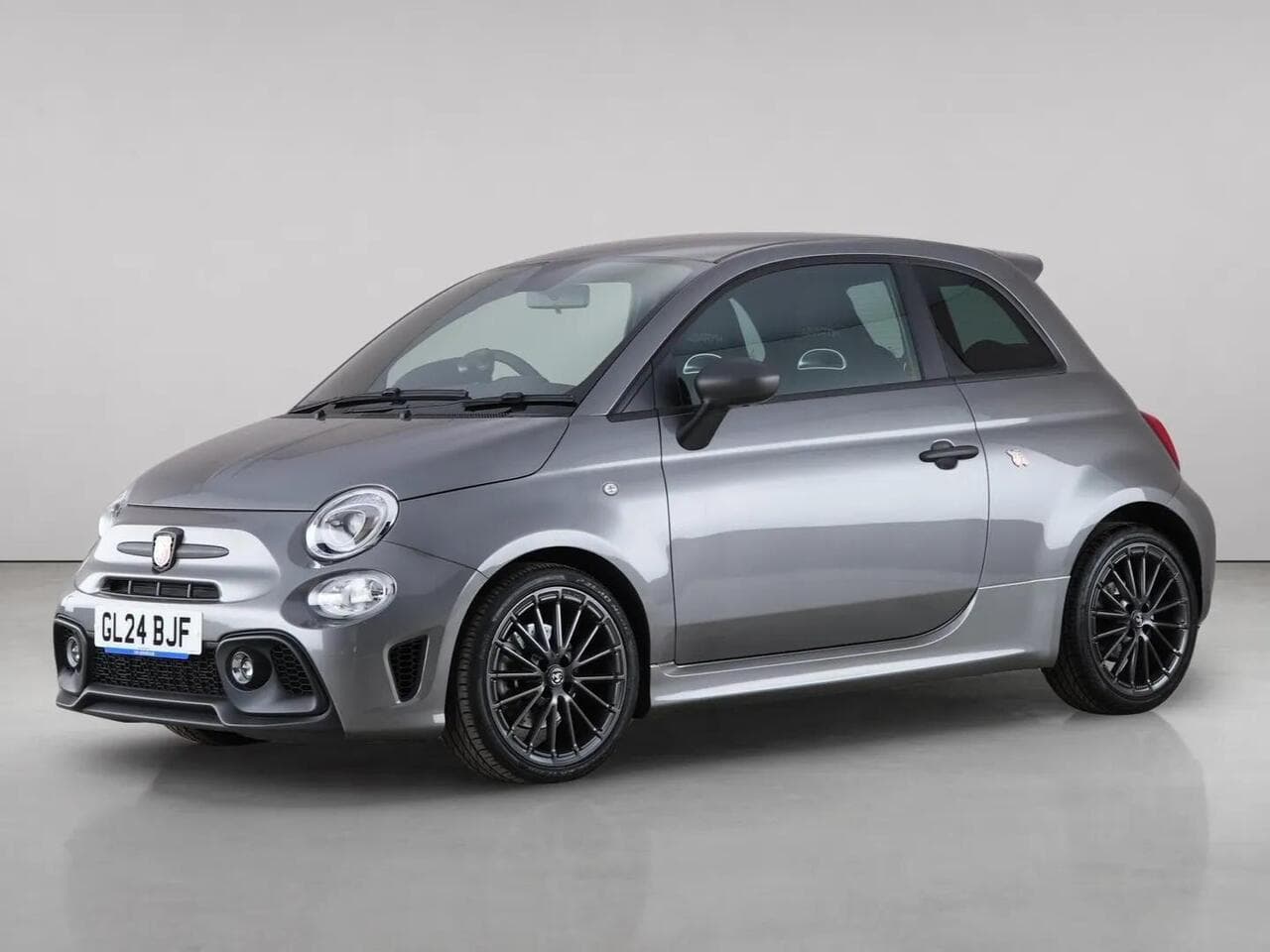 Abarth 595 thumbnail Front Left