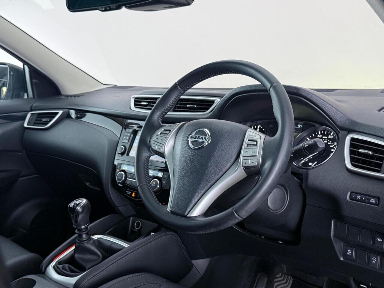 Nissan Qashqai thumbnail Interior Front