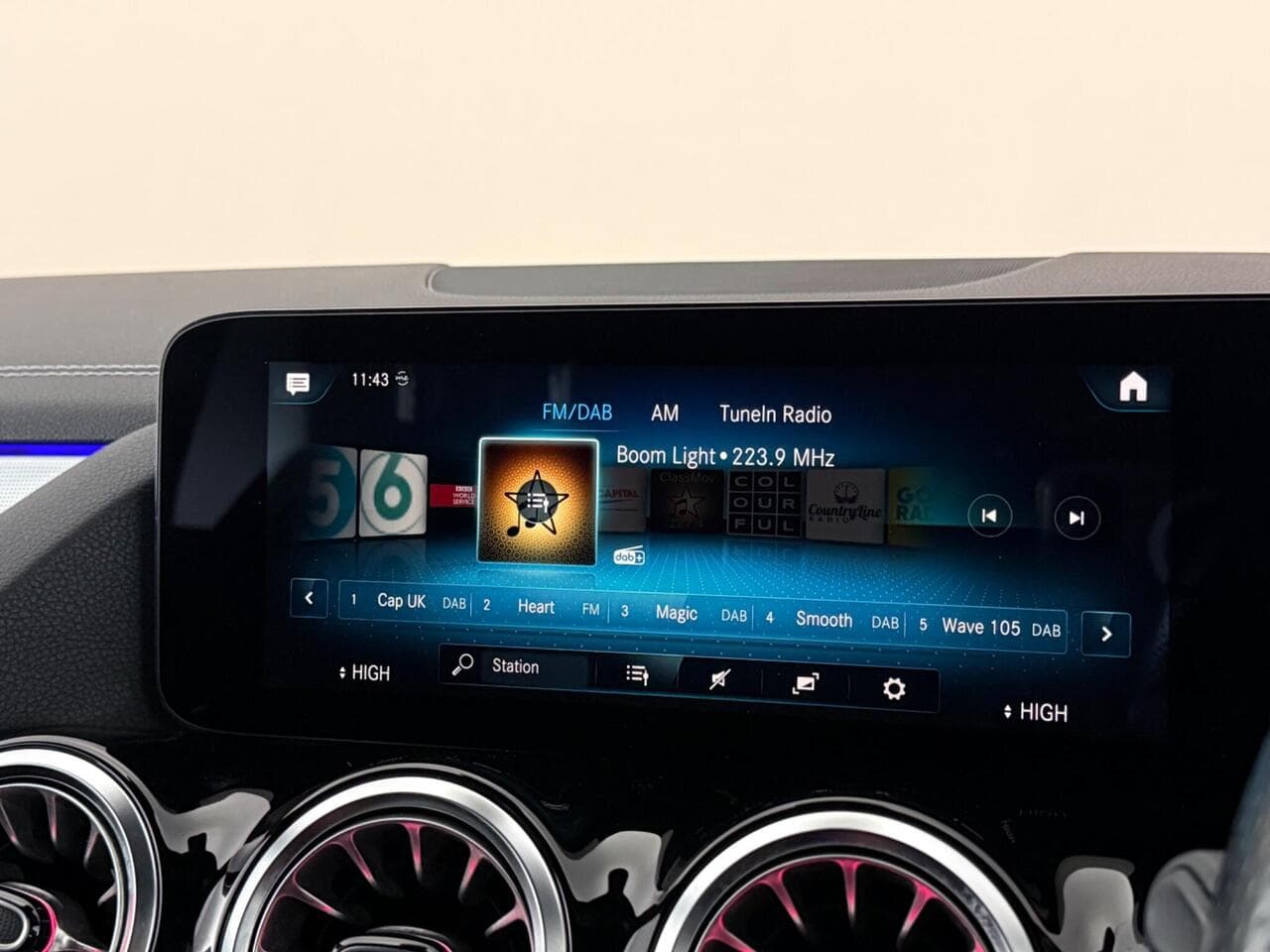 Mercedes-Benz B Class thumbnail Infotainment System