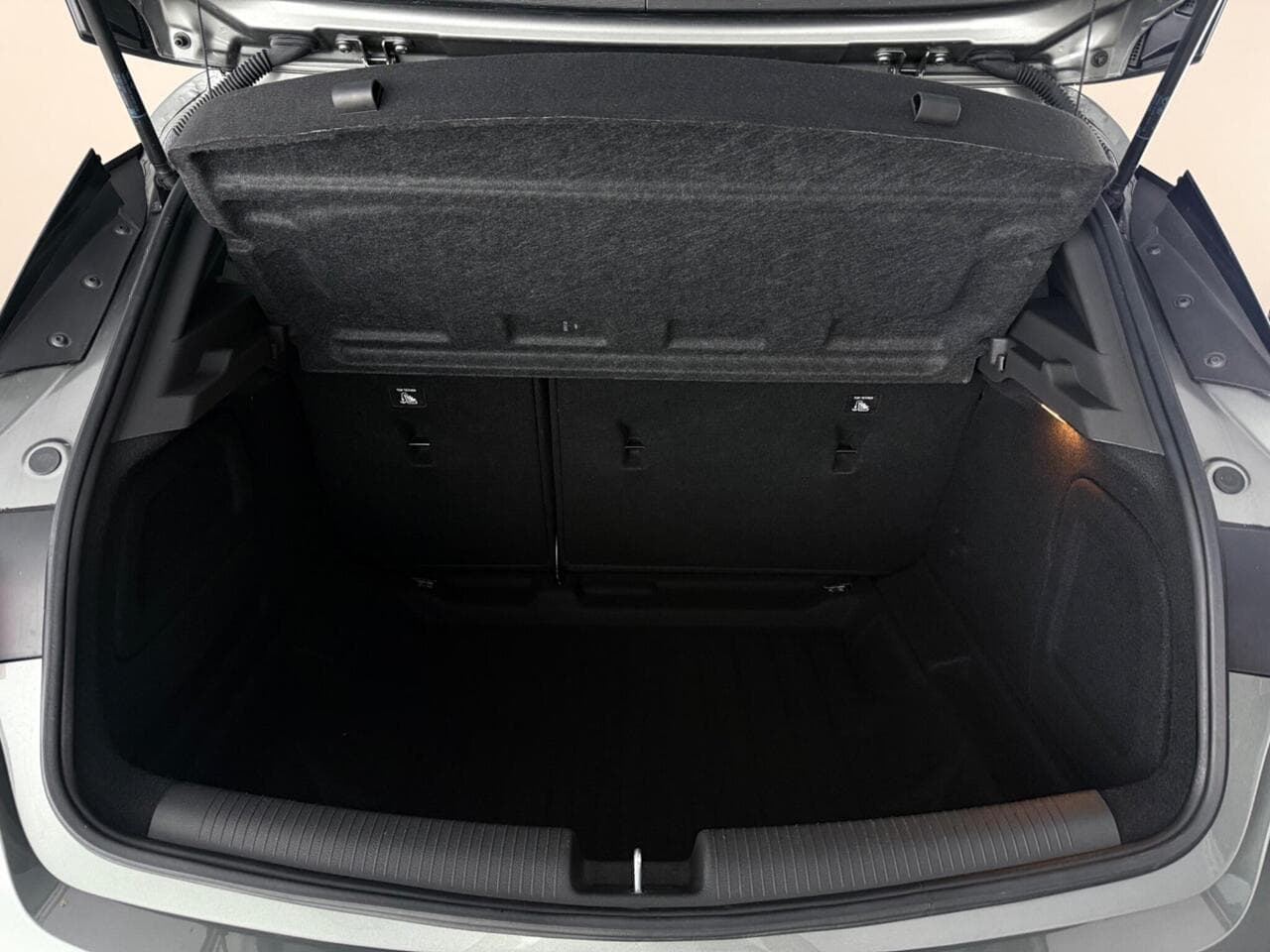 Vauxhall Astra thumbnail Boot