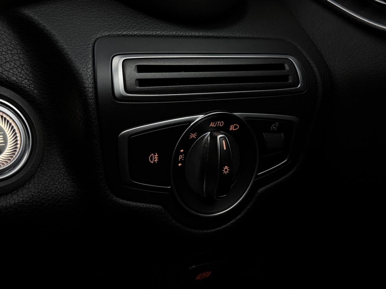Mercedes-Benz C Class thumbnail Misc Controls