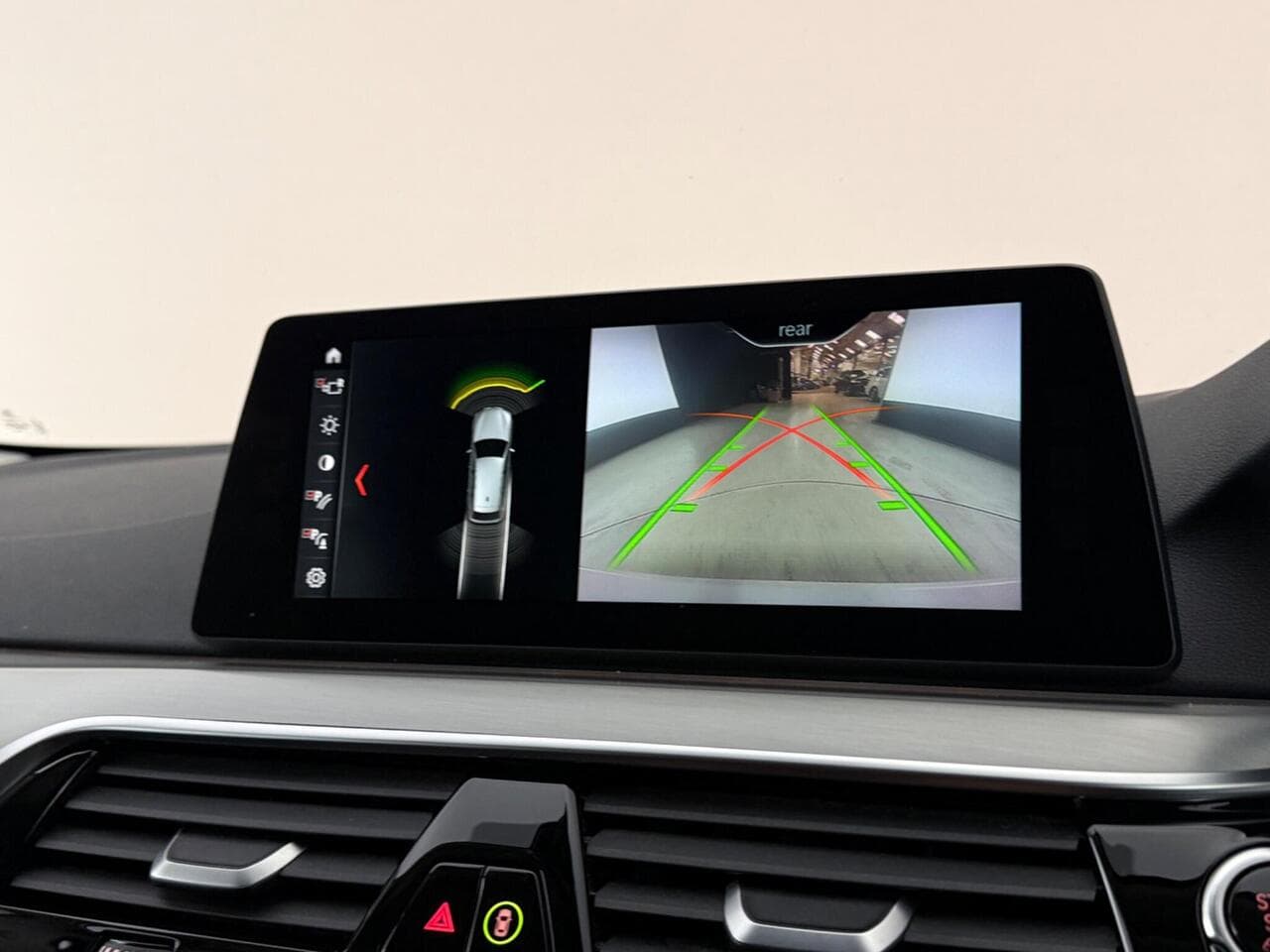 BMW 5 Series thumbnail Infotainment System