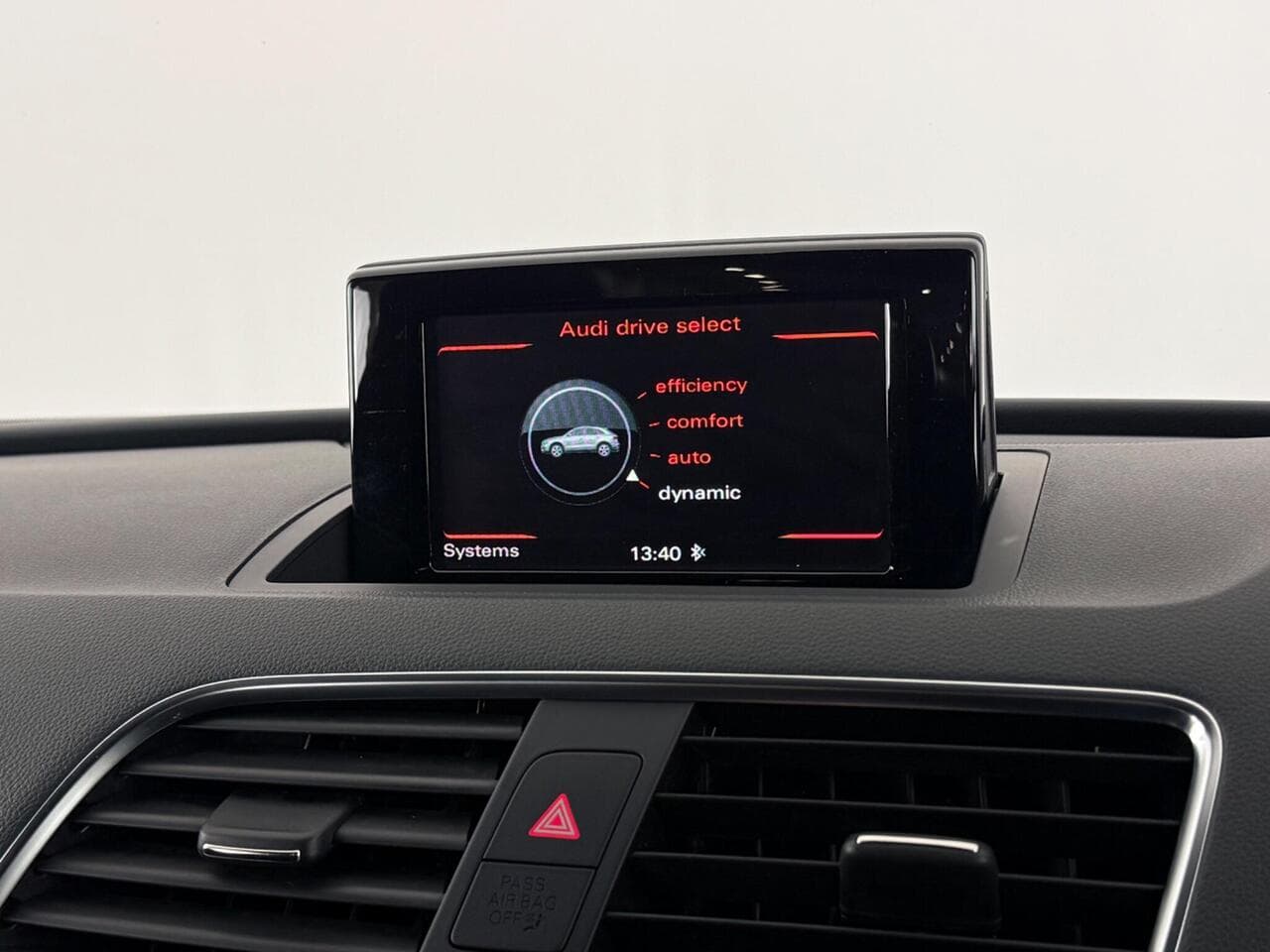 Audi Q3 thumbnail Infotainment System