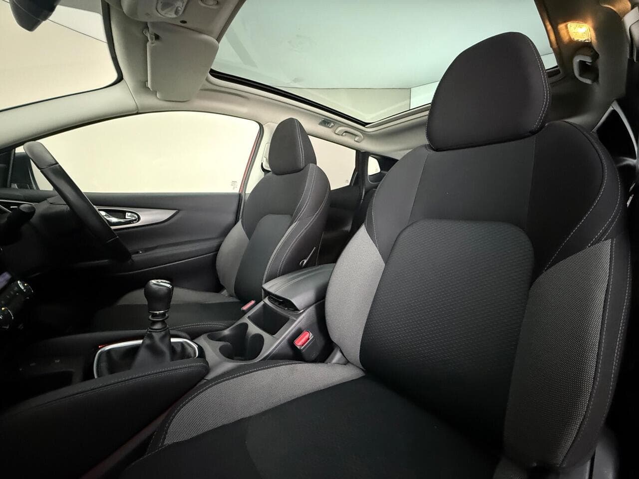 Nissan Qashqai thumbnail Seat Front Passenger