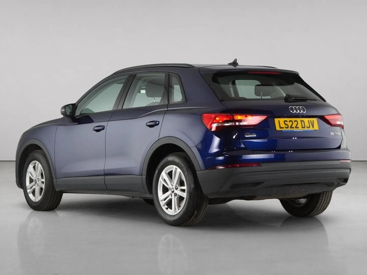 Audi Q3 thumbnail Rear Left