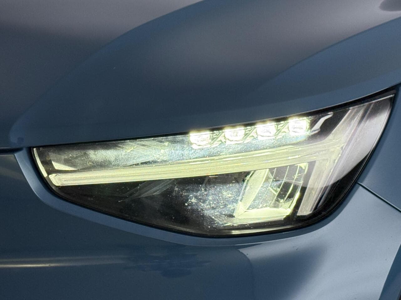 Volvo XC40 thumbnail Lights Front