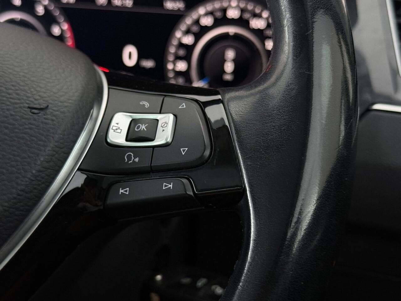 Volkswagen Tiguan thumbnail Misc Controls
