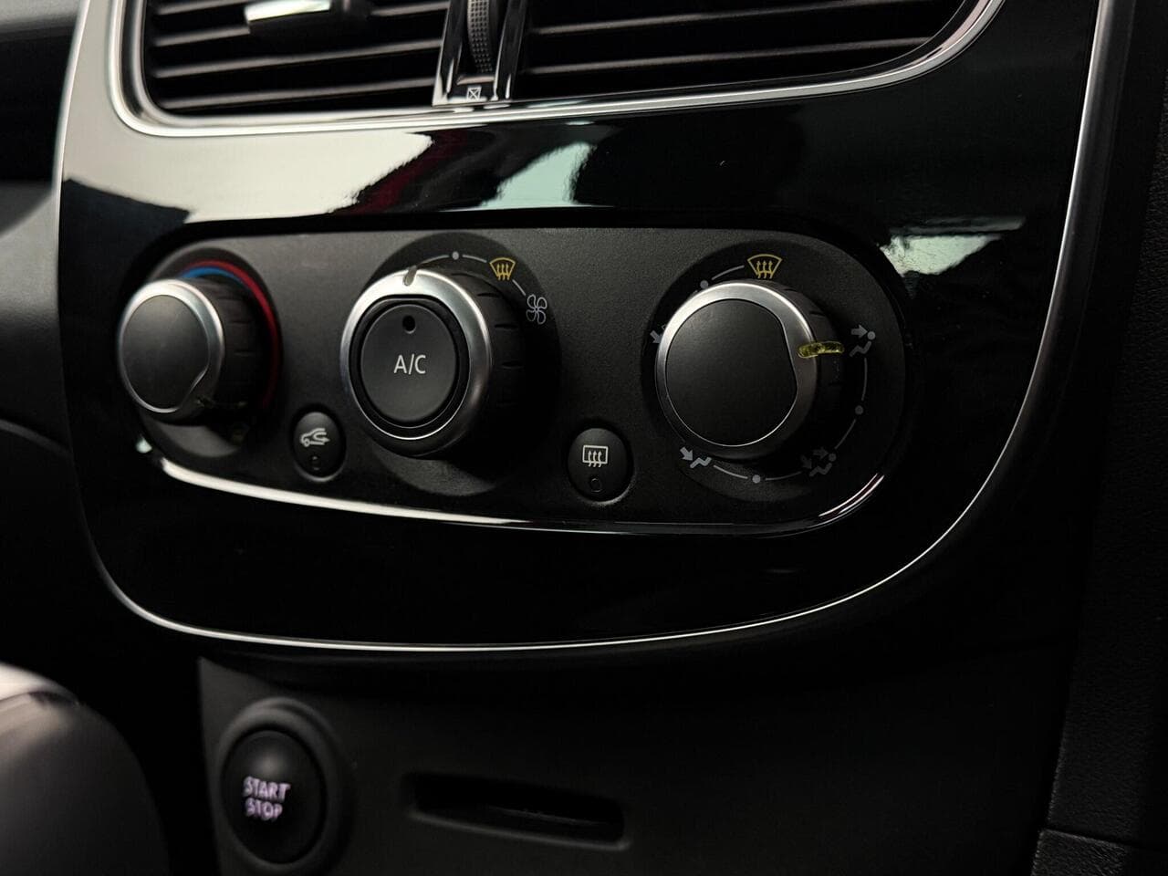 Renault Clio thumbnail Interior Front