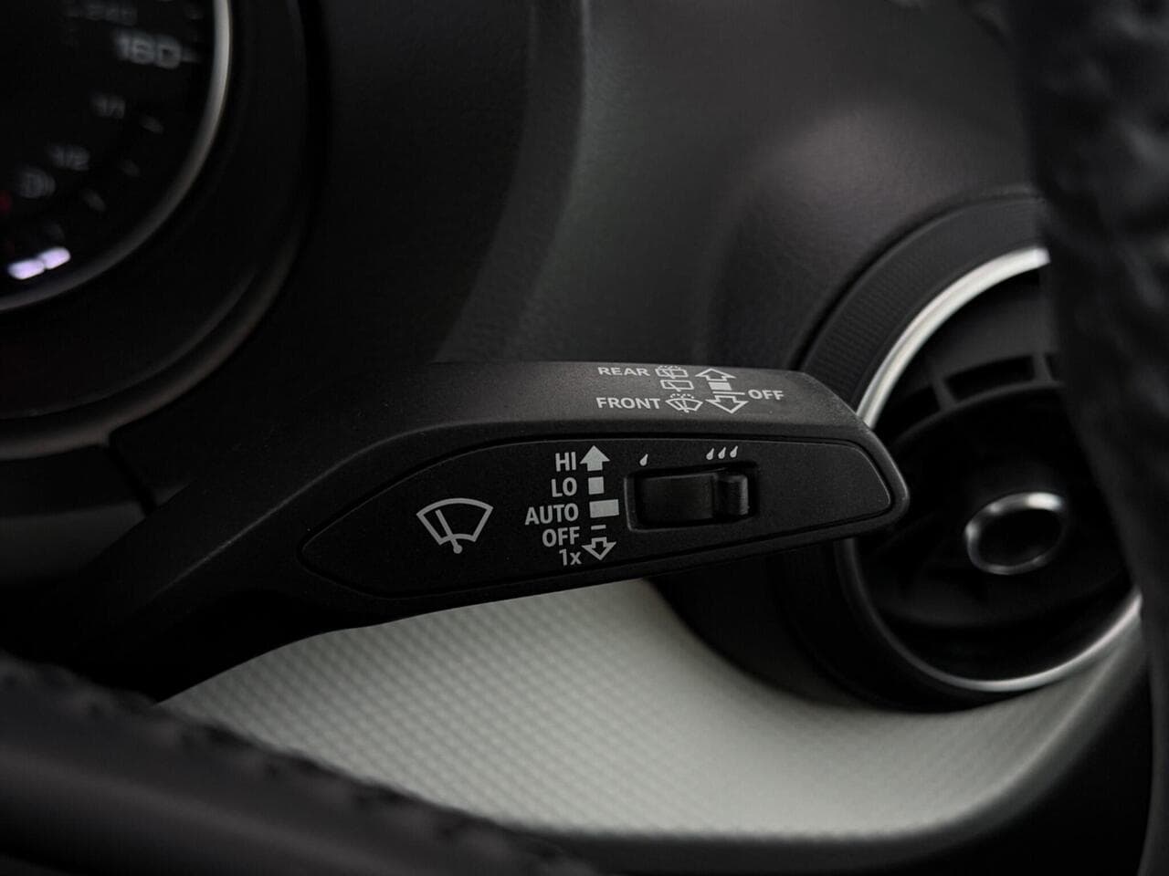 Audi Q2 thumbnail Misc Controls