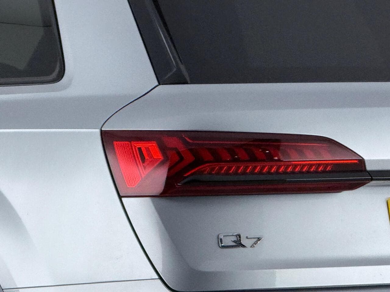 Audi Q7 thumbnail Lights Rear