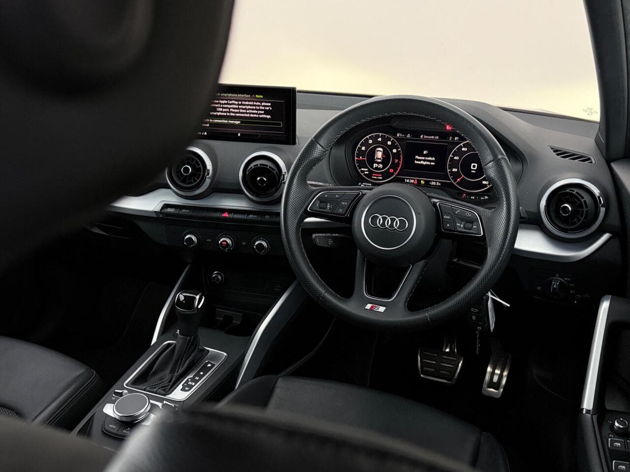 Audi Q2 thumbnail Interior Front