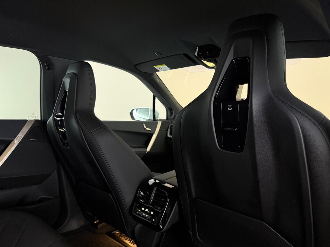 BMW iX thumbnail Seats Rear