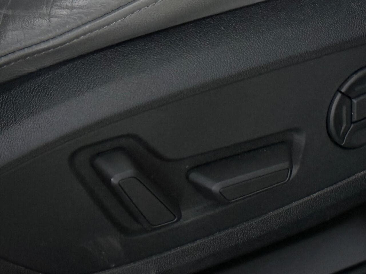 Audi A6 Saloon thumbnail Misc Controls