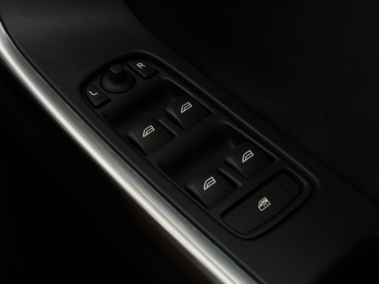Volvo XC60 thumbnail Misc Controls