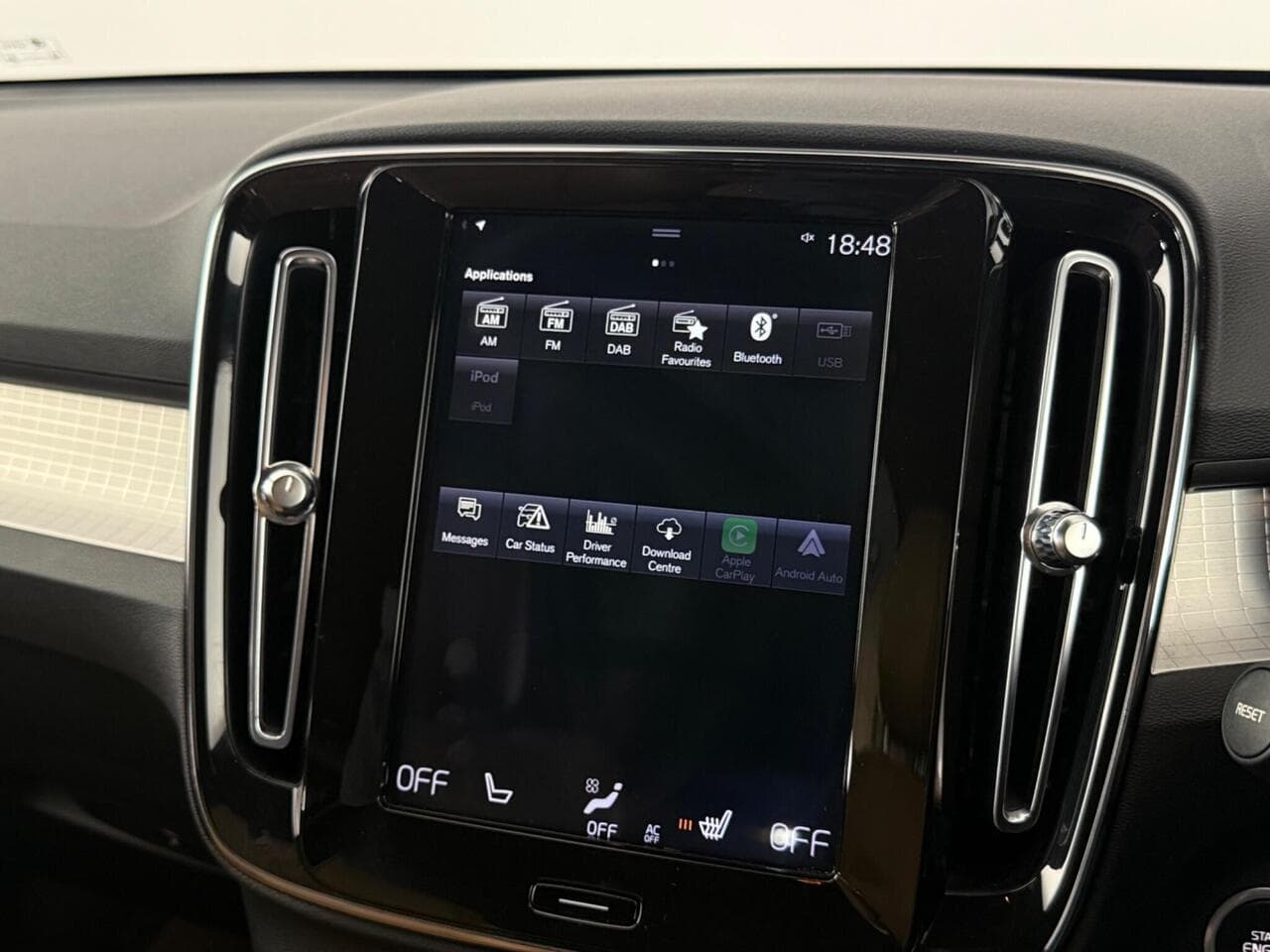 Volvo XC40 thumbnail Infotainment System