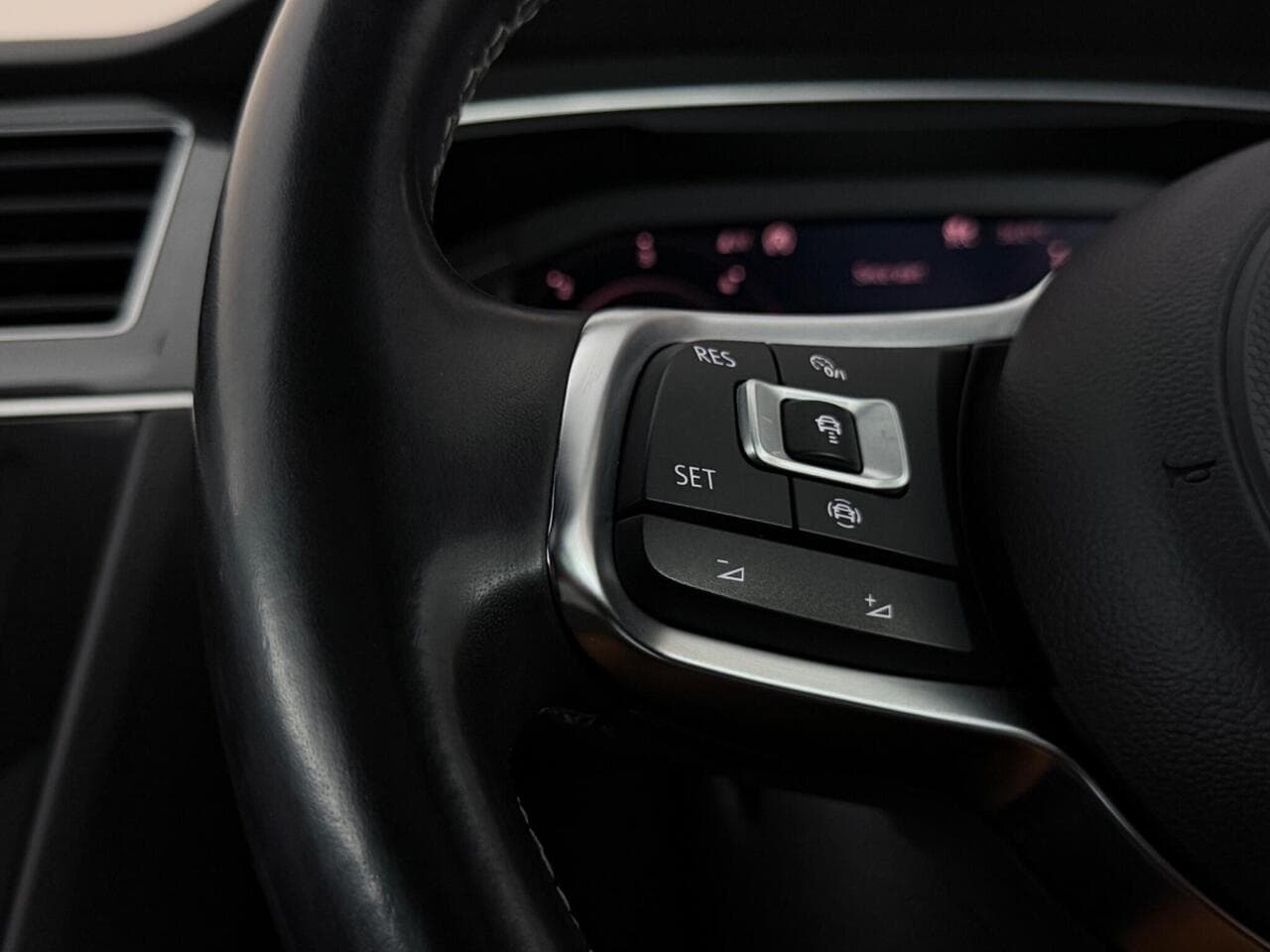 Volkswagen Tiguan thumbnail Misc Controls