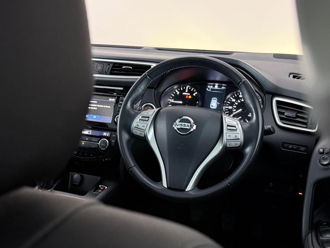 Nissan Qashqai thumbnail Steering Wheel