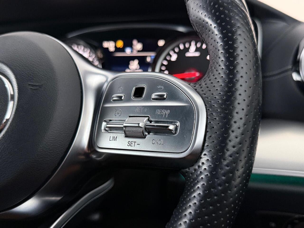 Mercedes-Benz E Class thumbnail Misc Controls