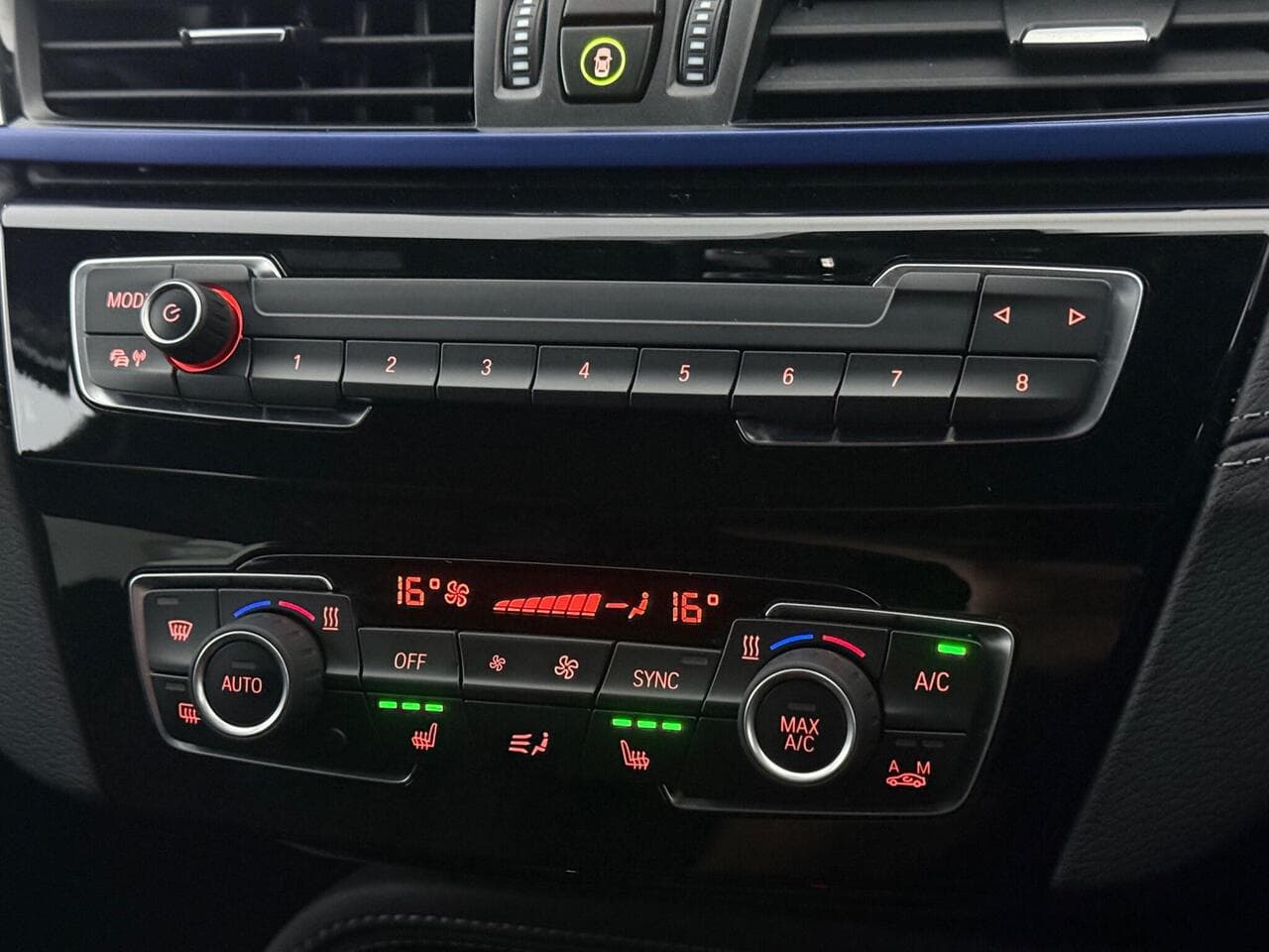 BMW X1 thumbnail Infotainment System