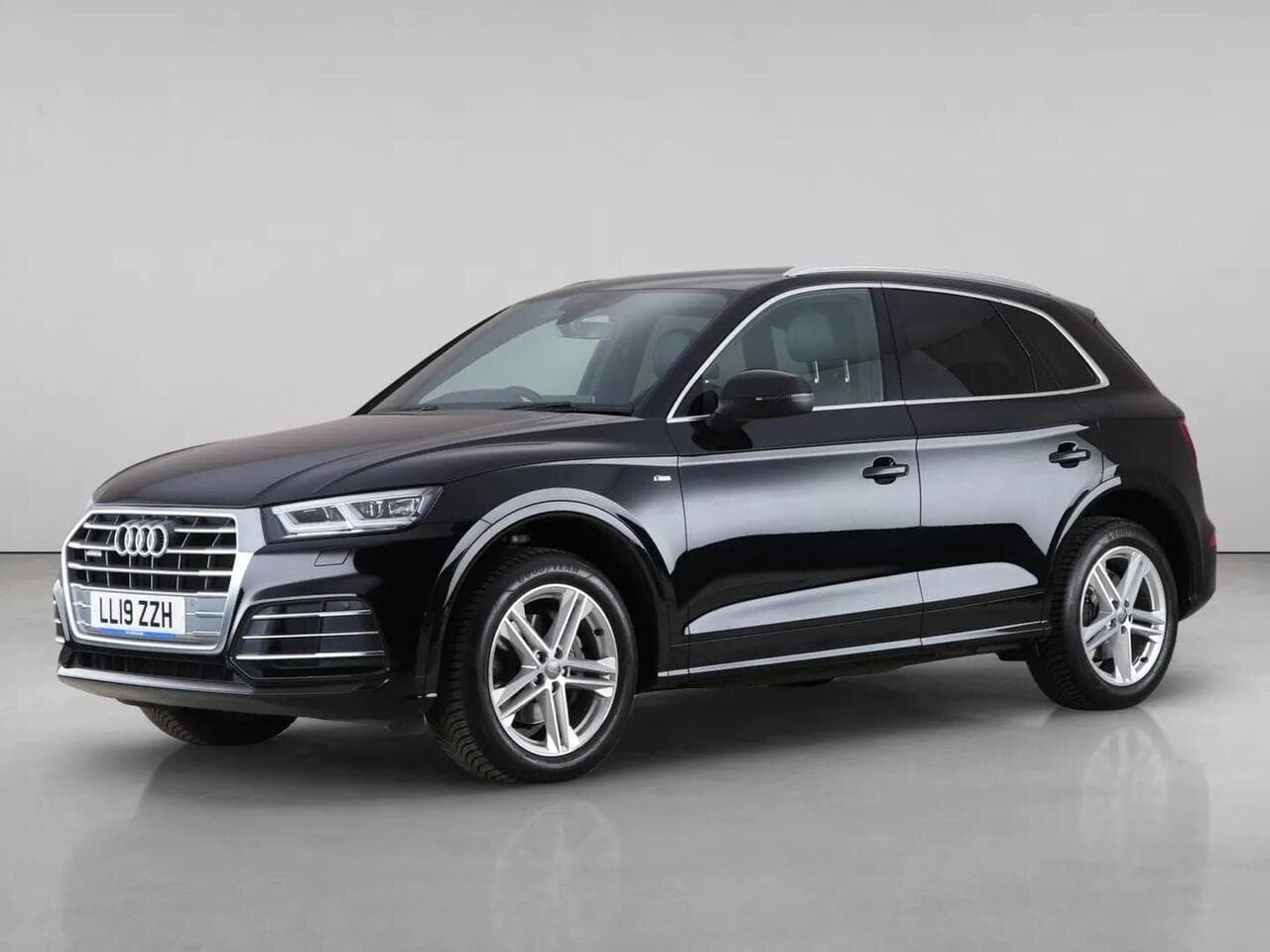 Audi Q5 thumbnail Front Left