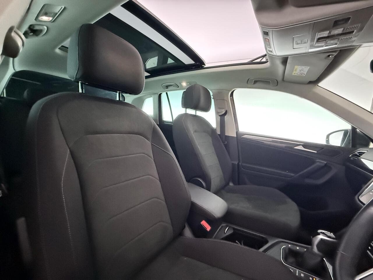 Volkswagen Tiguan thumbnail Seat Driver