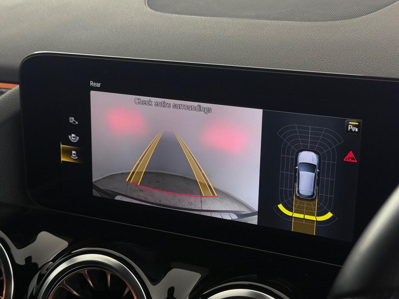 Mercedes-Benz GLA thumbnail Infotainment System