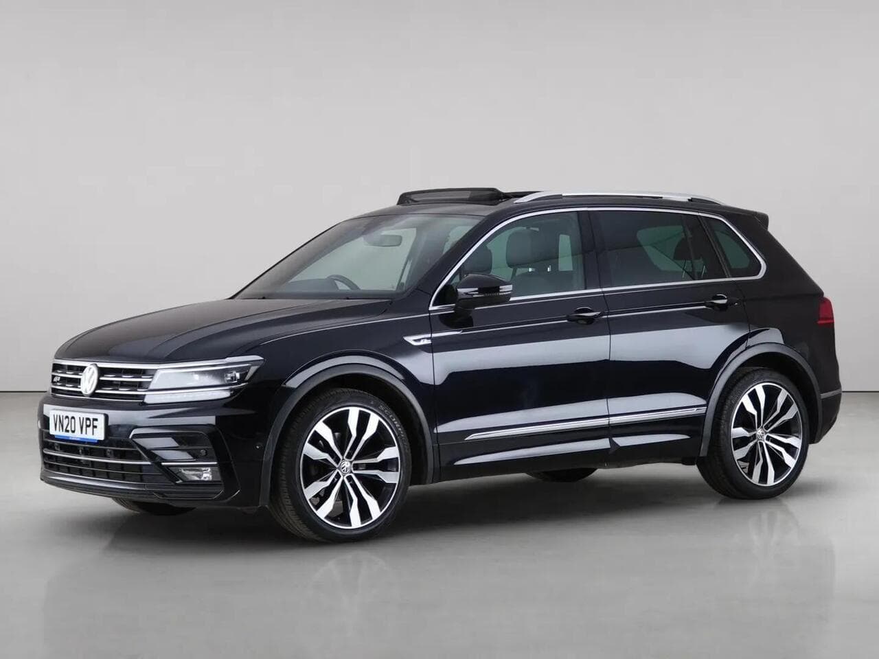 Volkswagen Tiguan thumbnail Front Left