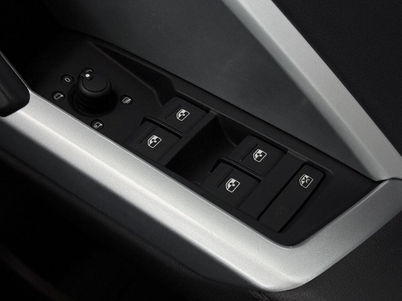 Audi Q3 thumbnail Misc Controls