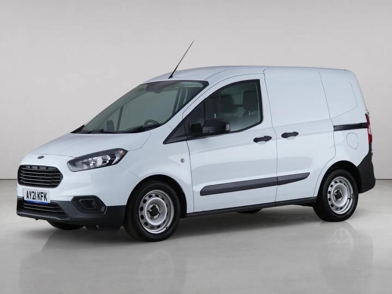 Ford Transit Courier thumbnail Front Left