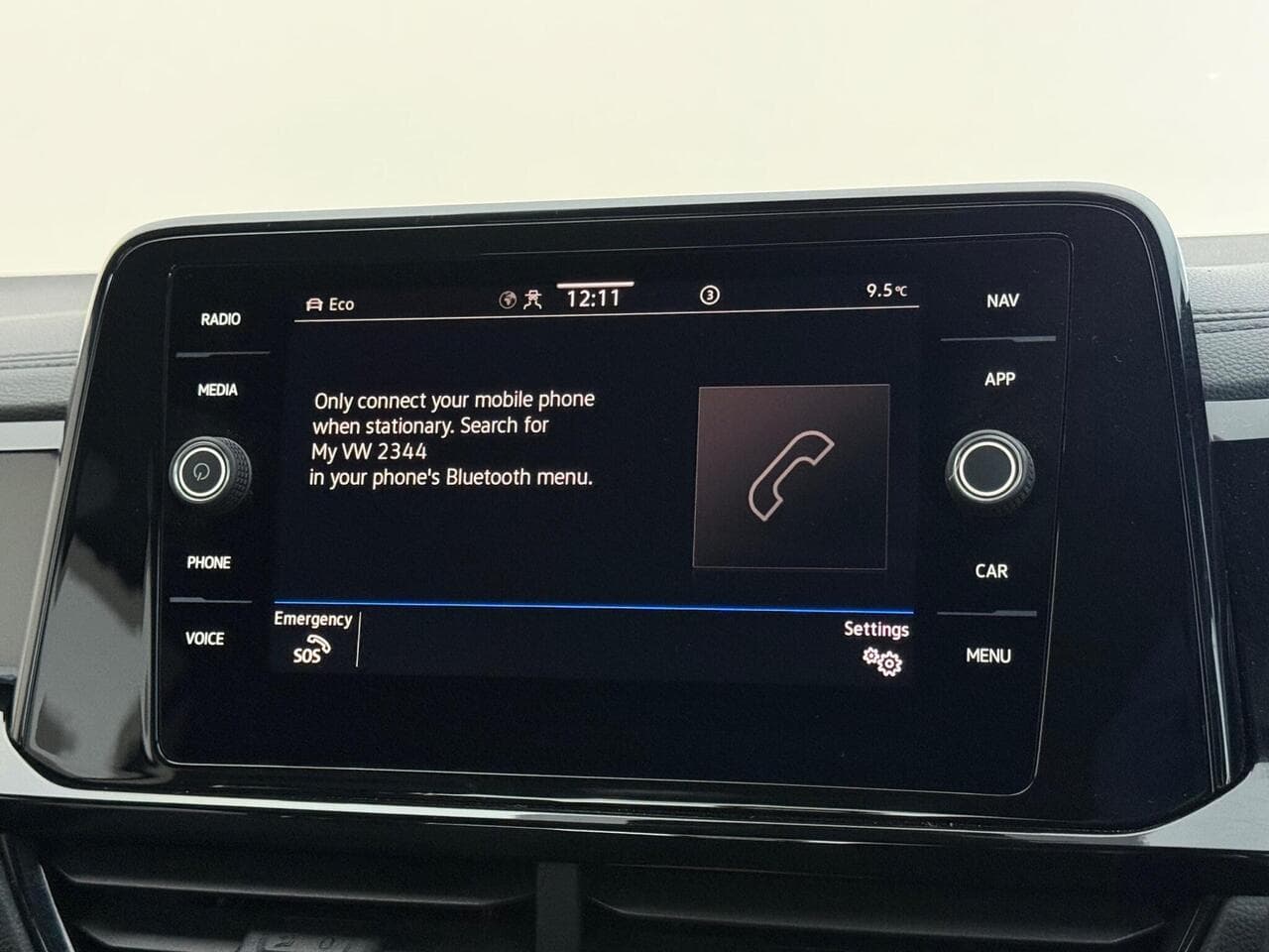 Volkswagen T-Roc thumbnail Infotainment System