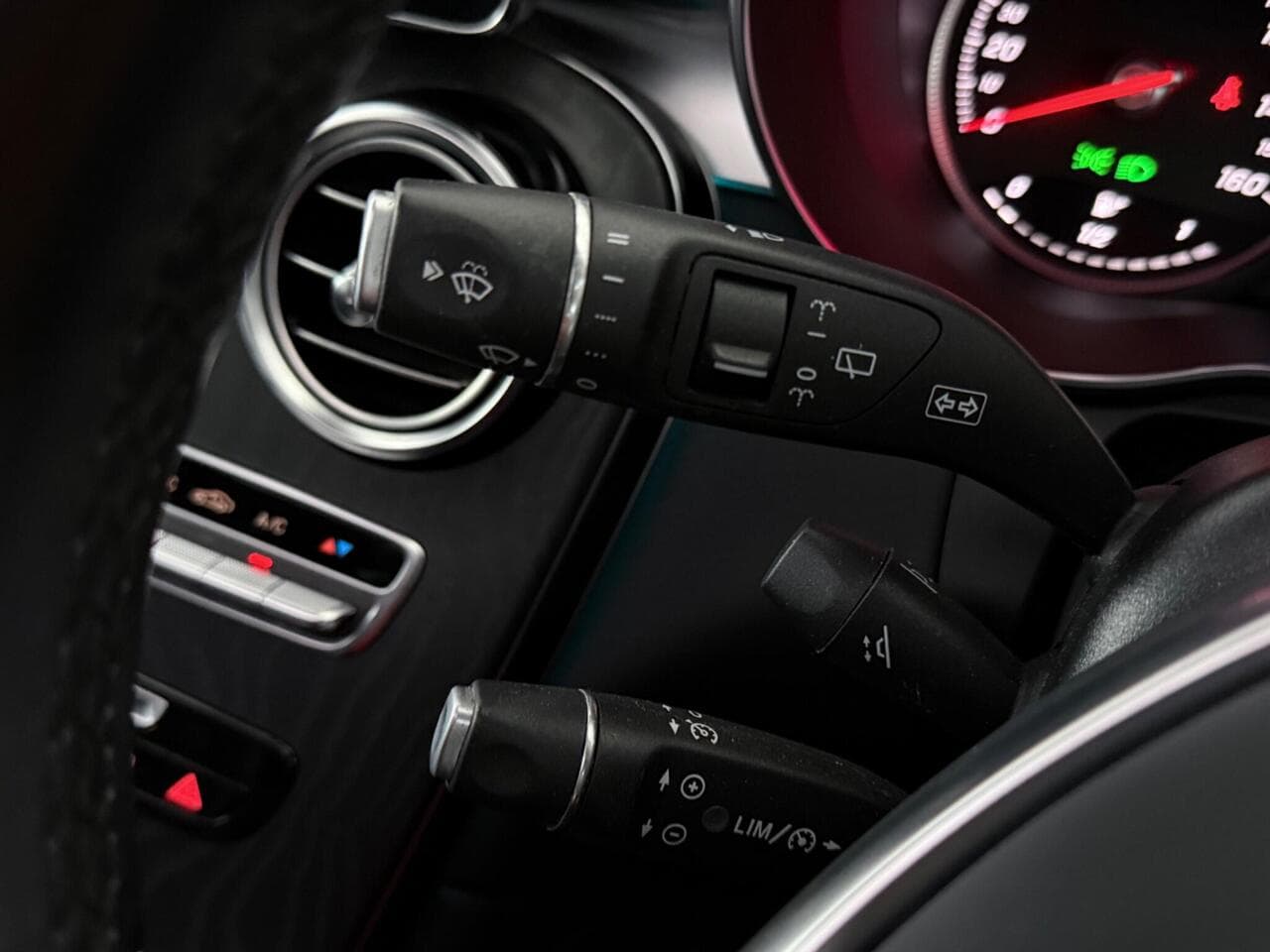 Mercedes-Benz GLC thumbnail Misc Controls